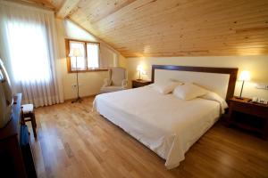 Superior Double Room with Garden View room in Hotel Estanys Blaus