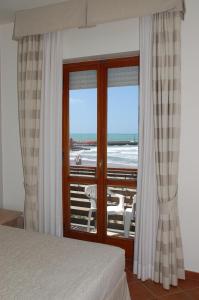 Double Room with Balcony and Sea View