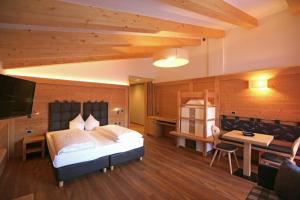 Suite with Mountain View