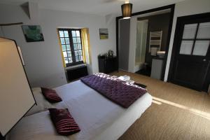 B&B / Chambres d'hotes La Haute Flourie - bed and breakfast : photos des chambres