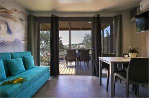 Two-Bedroom Mobile Home with Terrace and Sea View room in Camp Rehut