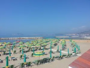 Guesthouse Holiday Formia beach - 福尔米亚