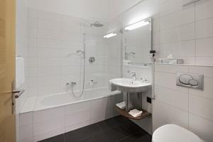 Triple Room room in Hotel Phoenix