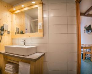 Hotels Logis Hotel Le Vetine : photos des chambres