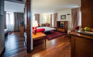 Deluxe Family Suite room in Hotel Conde Duque Bilbao