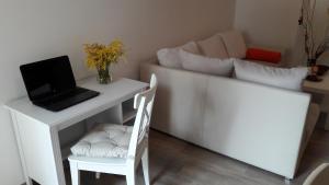 Apartment Nena- apartman sa posebnim ulazom u prizemlju, terasom i zelenom okućnicom 