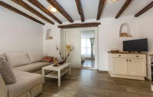 Apartment Nena- apartman sa posebnim ulazom u prizemlju, terasom i zelenom okućnicom 