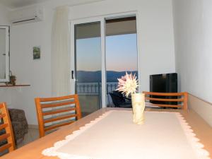 Apartments Ljilja sea view