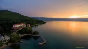 圣瑙姆酒店 - Ljubaništa