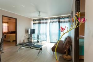 Cozy Accommodations - Dorchester City Line