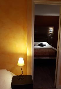 Hotels Logis Deshors-Foujanet : Chambre Triple Supérieure