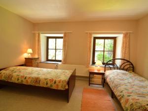 Delightful Holiday Home with Meadow View