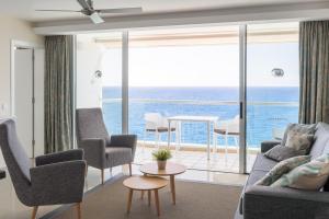 Suite with Sea View room in Pearly Grey Ocean Club Apartments & Suites