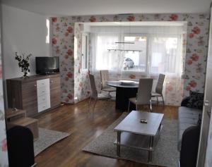 Apartament Ferienwohnungen Haus Sauer Offenheim Niemcy