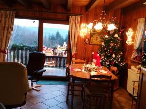 Chalets Cozy Chalet with Breathtaking Views in Hommert : photos des chambres