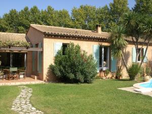 Maisons de vacances Colourful Holiday Home in Noves with Swimming Pool : photos des chambres