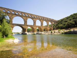 Maisons de vacances Colourful Holiday Home in Noves with Swimming Pool : photos des chambres