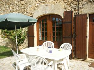 Maisons de vacances Cosy Holiday Home in Loubejac Aquitaine with Swimming Pool : photos des chambres