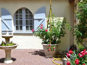 Maisons de vacances Cozy Holiday Home in Brion with Swimming Pool : photos des chambres