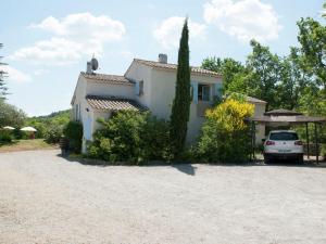 Maisons de vacances Rustic villa with pool in Cereste France : photos des chambres