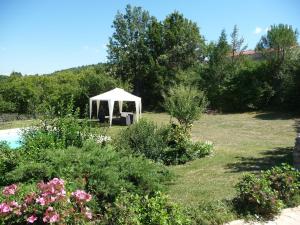 Maisons de vacances Rustic villa with pool in Cereste France : photos des chambres