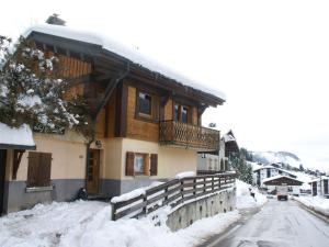 Cozy Holiday Home in Les Gets near Ski Area