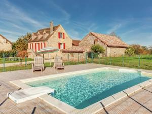 Holiday Home in Prats du P rigord with Private Swimming Pool