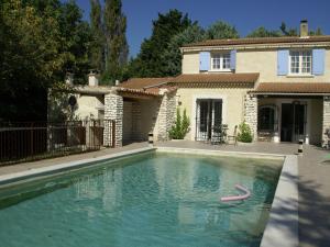 Maisons de vacances Modern Holiday Home in Le Thor with a Pool : photos des chambres