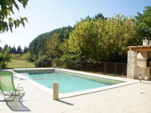 Maisons de vacances Modern Holiday Home in Le Thor with a Pool : photos des chambres