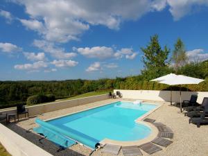 Luxurious Villa in Rouzede with Private Pool