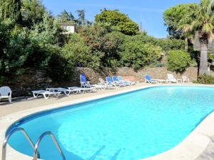 Maisons de vacances Holiday Home in Bormes-les-Mimosas with Pool : photos des chambres
