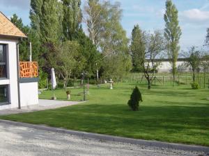 Maisons de vacances Lush Home in Gondrecourt le Ch teau with Pool and jacuzzi : photos des chambres