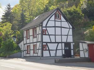 Welcoming Holiday Home near the Forest in Gemund