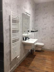 B&B / Chambres d'hotes Le Petit Chateau des Cedres : Chambre Double Confort avec Douche