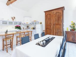 Maisons de vacances Amazing Holiday Home in Cazals with Terrace : photos des chambres