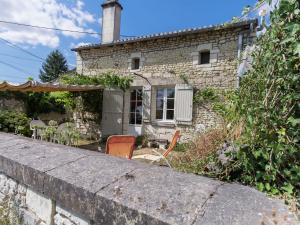 Maisons de vacances Romantic holiday home in Sossais with fenced garden : photos des chambres