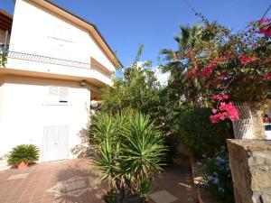 Timpi Russi Coastal Home