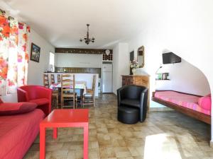 Holiday Home in Bormes near Beaches & Pool