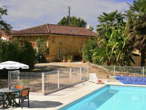 Chata Spacious Villa in Lias-d'Armagnac with Swimming Pool Estang Francie