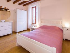 Superb holiday home with pool in Diges
