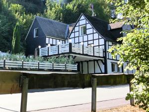 Two-Bedroom Apartment room in Pleasing Holiday Home near Ski Area in Schmallenberg Germany