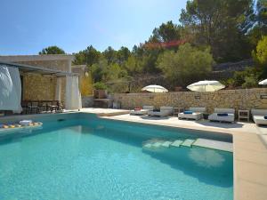 Modern furnished house with private pool and view over the mountains