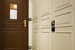 Hotels Hostellerie du Coq d'Or : Chambre Bleue 

