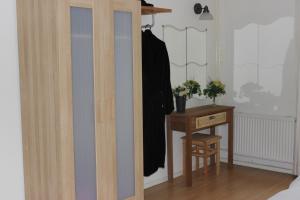 Desokkeraai - Sauna & Hottub privé appartement in schuur