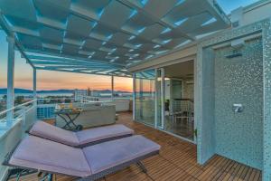 Sunset Penthouse Apartment with Jacuzzi and Seaview 