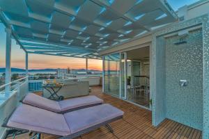 Sunset Penthouse Apartment with Jacuzzi and Seaview