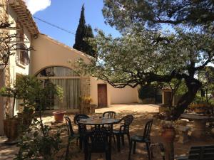 Maisons de vacances Cozy Holiday Home in Piolenc with Private Pool : photos des chambres