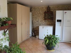 Maisons de vacances Cozy Holiday Home in Piolenc with Private Pool : photos des chambres