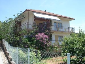 Neat apartment in Vinisce with magnificent sea