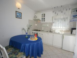 Neat apartment in Vinisce with magnificent sea and beach within walking distance